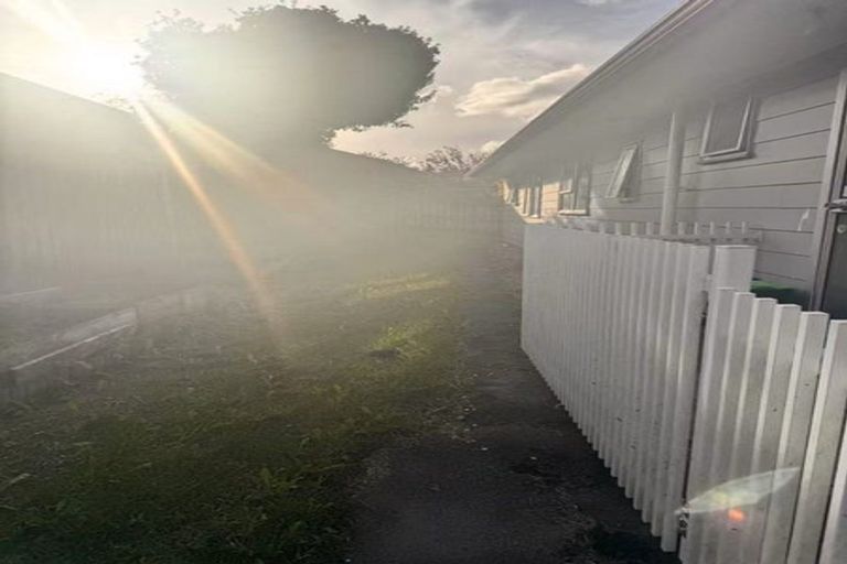 Photo of property in 5 Tesla Place, Totara Vale, Auckland, 0629
