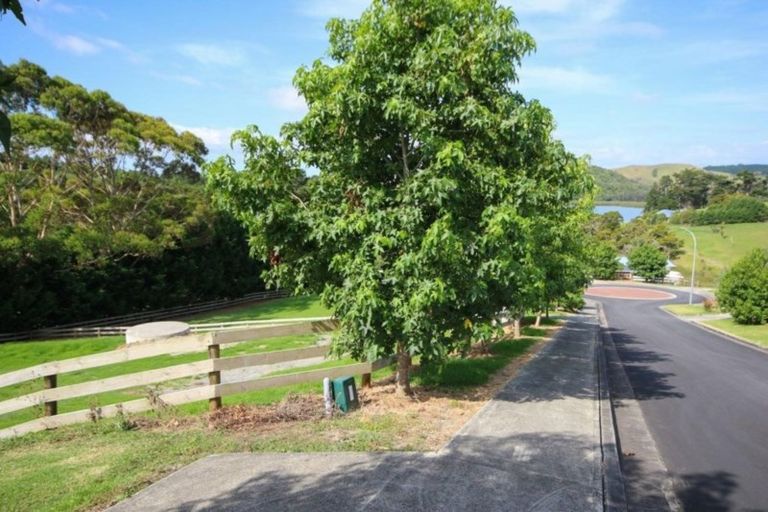 Photo of property in 4 Heaths Way, Pahi, Paparoa, 0571