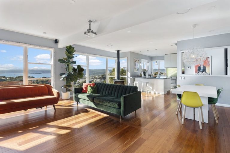 Photo of property in 22 Fairview Crescent, Kelburn, Wellington, 6012