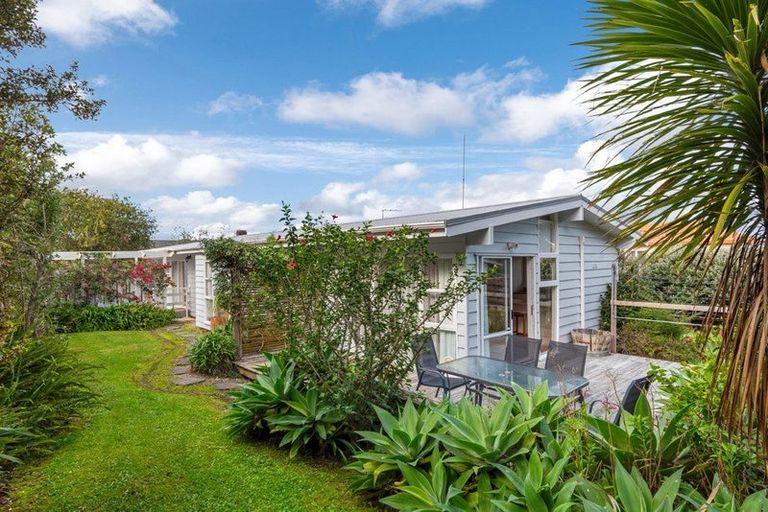 Photo of property in 44 Woodstock Road, Forrest Hill, Auckland, 0620