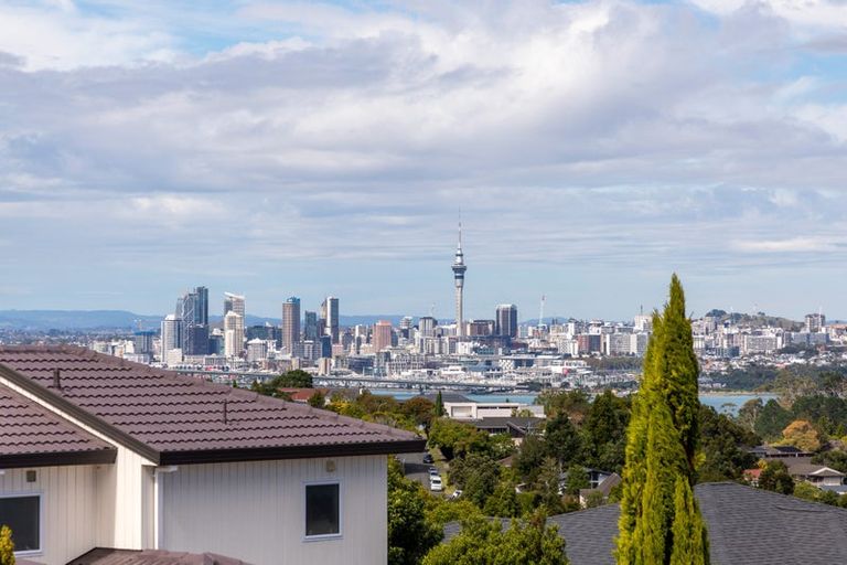 Photo of property in 2/2-22a Balmain Road, Chatswood, Auckland, 0626
