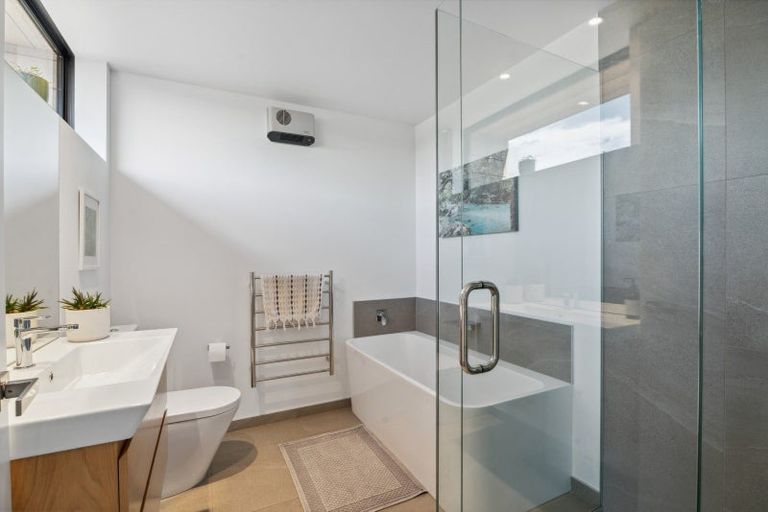 Photo of property in 2b Stackbrae Avenue, Wanaka, 9305