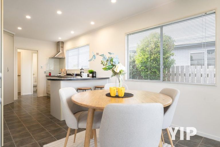 Photo of property in 14 Cheyne Walk, Newlands, Wellington, 6037