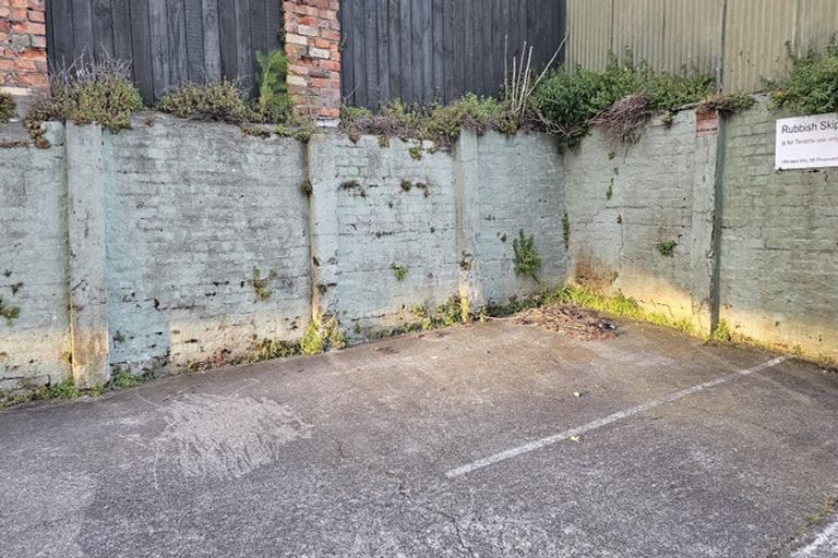 Photo of property in 4/52 Russell Terrace, Berhampore, Wellington, 6023