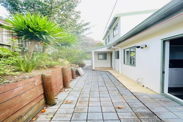 Photo of property in 108 Seaview Road, Glenfield, Auckland, 0629