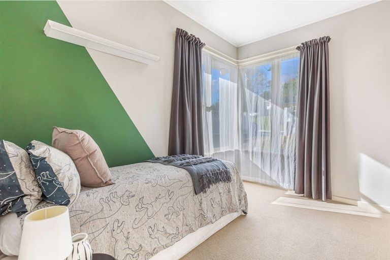 Photo of property in 52 Sylvan Crescent, Te Atatu South, Auckland, 0610