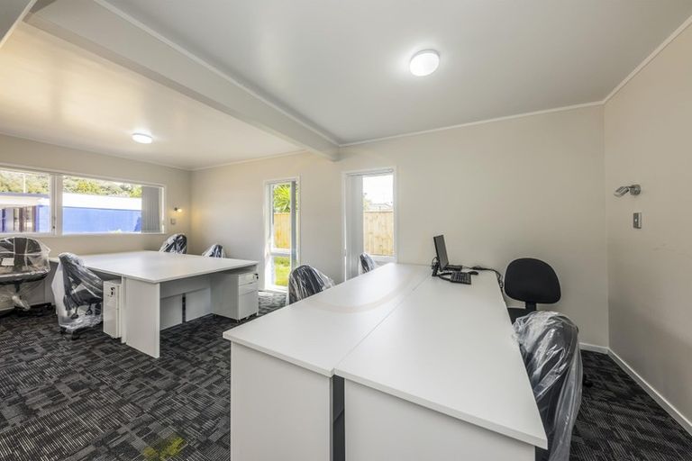 Photo of property in 32 Beach Road, Pahurehure, Papakura, 2113