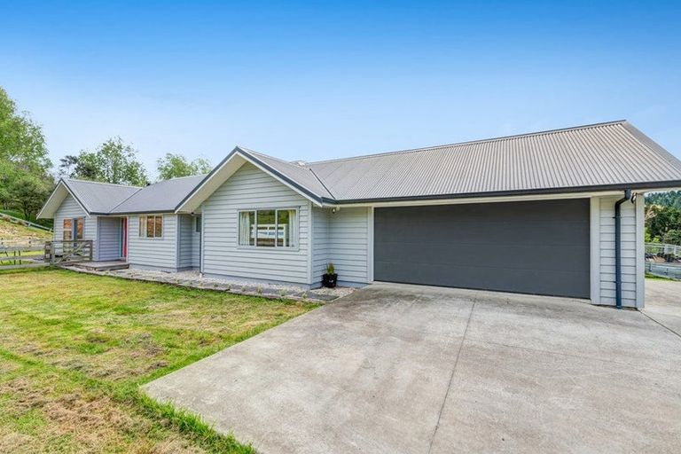 Photo of property in 2265 South Head Road, South Head, Helensville, 0874