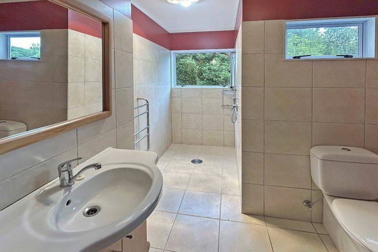 Photo of property in 1a Tui Crescent, Waikanae, 5036