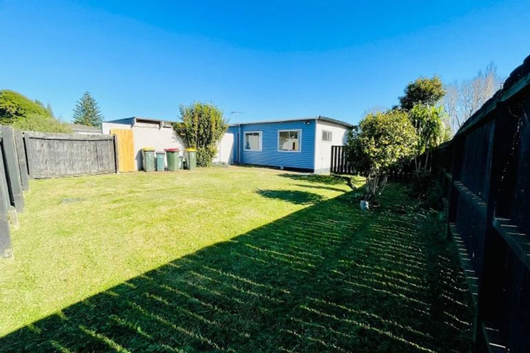 Photo of property in 2 Cramond Drive, Mangere East, Auckland, 2024