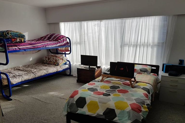 Photo of property in 1/240 Forrest Hill Road, Forrest Hill, Auckland, 0620