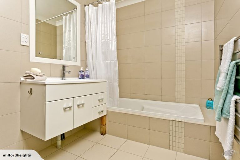 Photo of property in 19a Waterloo Road, Milford, Auckland, 0620