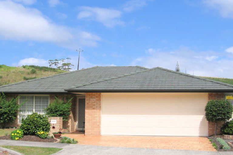 Photo of property in 6 Crimson Park, Oteha, Auckland, 0632