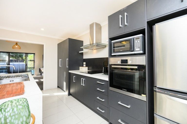 Photo of property in 18 Galea Grove, Kelvin Grove, Palmerston North, 4414