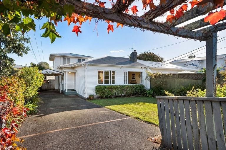 Photo of property in 13 Wicklow Road, Narrow Neck, Auckland, 0622