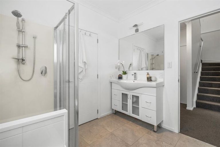 Photo of property in 43a Stewart Drive, Newlands, Wellington, 6037