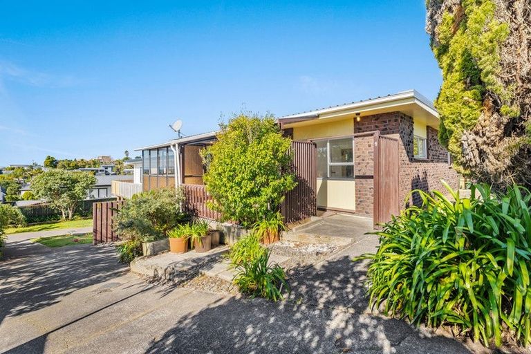 Photo of property in 1/20 Halldene Terrace, Red Beach, 0932