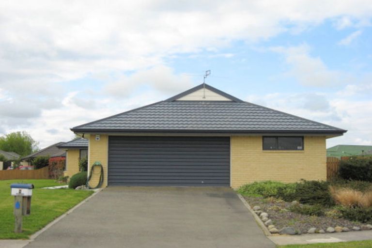 Photo of property in 8 Lowe Place, Rangiora, 7400