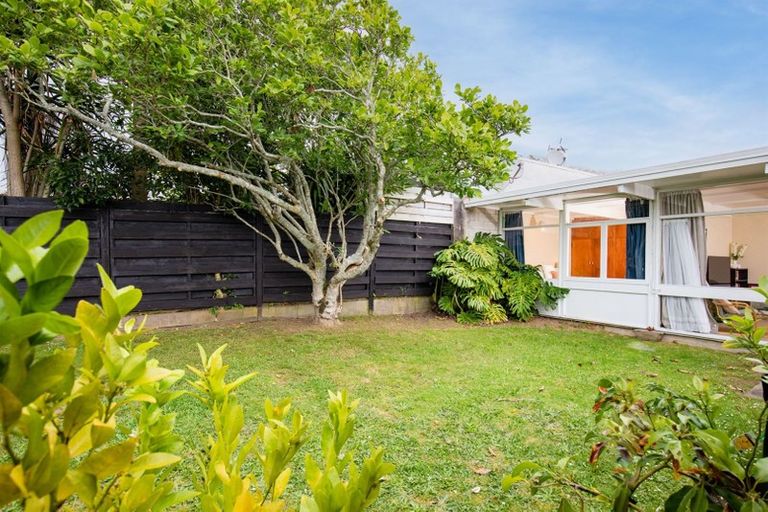 Photo of property in 3/340 Te Atatu Road, Te Atatu South, Auckland, 0610