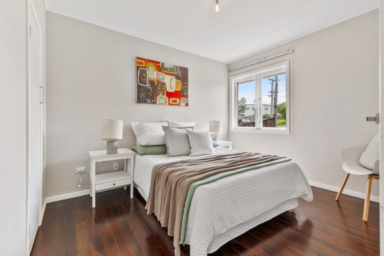 Photo of property in 12 Toru Street, Te Atatu Peninsula, Auckland, 0610