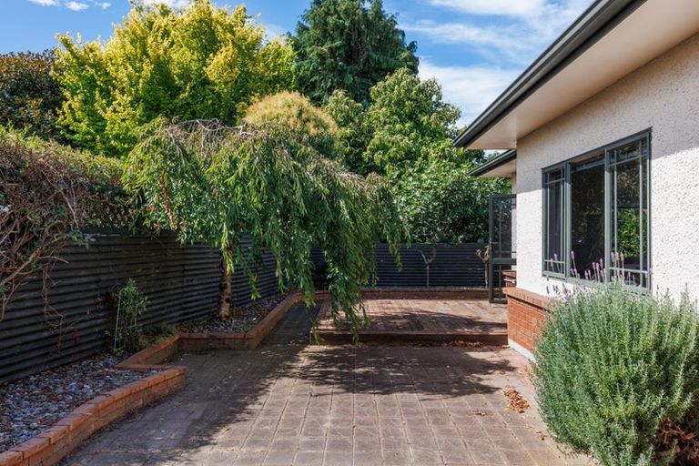 Photo of property in 12 Franklin Avenue, Hokowhitu, Palmerston North, 4410