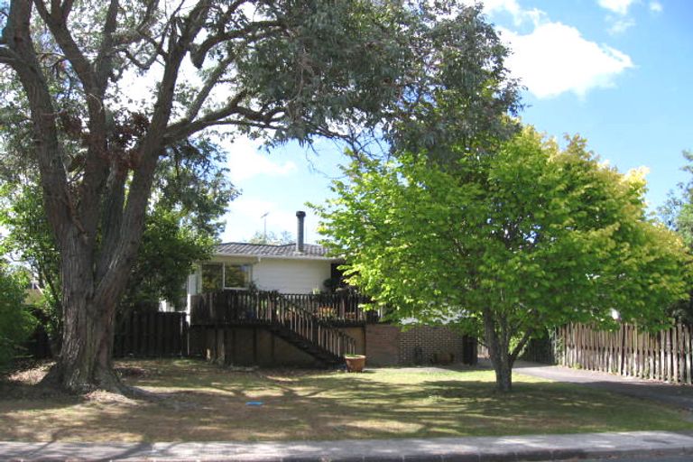 Photo of property in 17 Salamanca Road, Sunnynook, Auckland, 0620