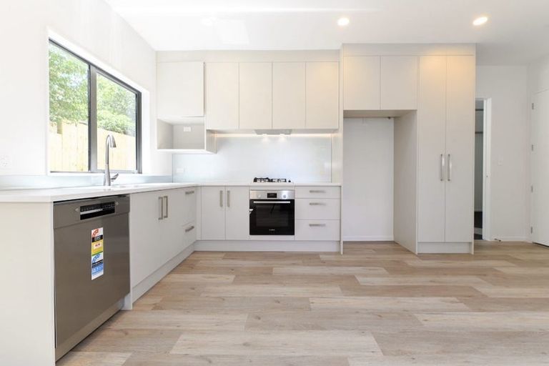 Photo of property in 2e Garner Place, Glenfield, Auckland, 0629