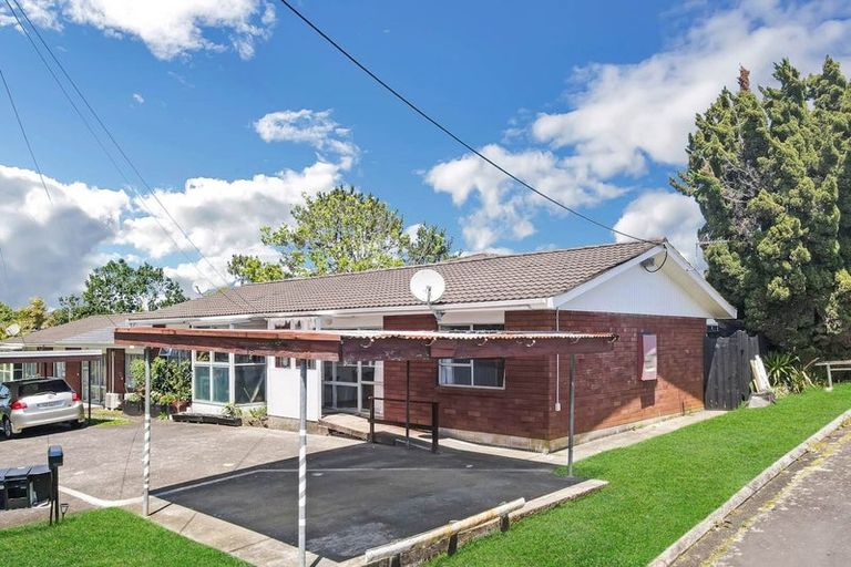 Photo of property in 1/11 Alston Avenue, Kelston, Auckland, 0602