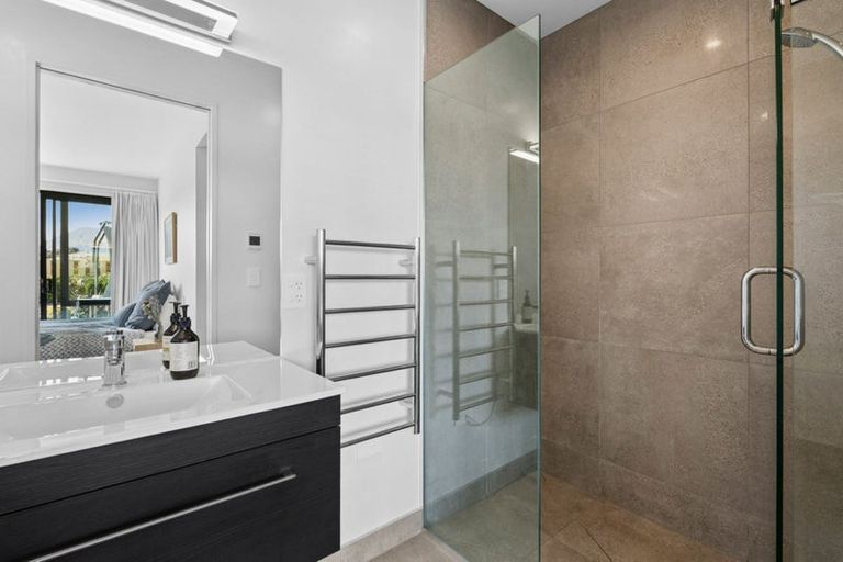 Photo of property in 4 Robrosa Street, Wanaka, 9305