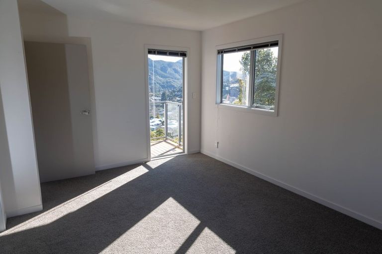 Photo of property in 102 Emerald Hill Drive, Birchville, Upper Hutt, 5018