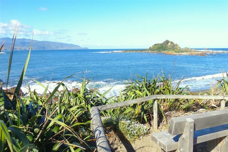 Photo of property in 10 Mersey Street, Island Bay, Wellington, 6023