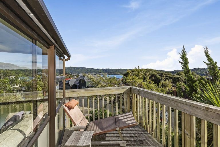 Photo of property in 32 Kinloch Place, Papakowhai, Porirua, 5024