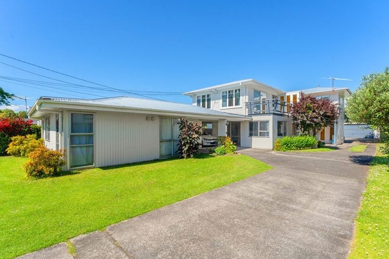 Photo of property in 586 Te Atatu Road, Te Atatu Peninsula, Auckland, 0610