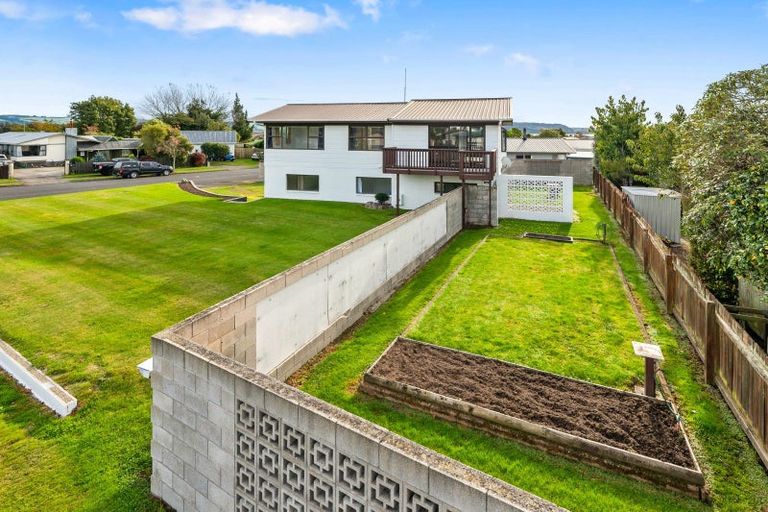 Photo of property in 2 Thackeray Place, Owhata, Rotorua, 3010