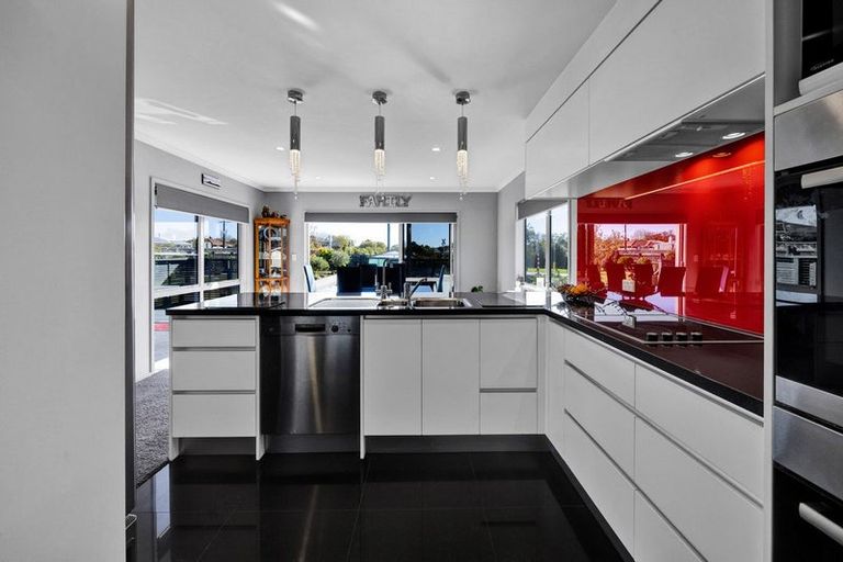 Photo of property in 74 Broadway, Stratford, 4332