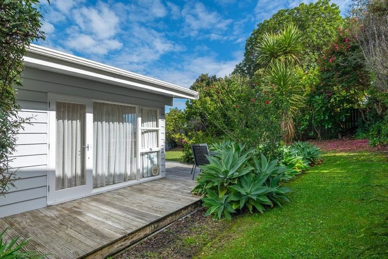Photo of property in 44 Woodstock Road, Forrest Hill, Auckland, 0620