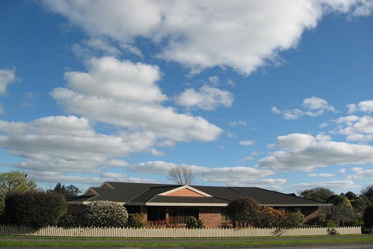 Photo of property in 5 Wanganui Road, Marton, 4710