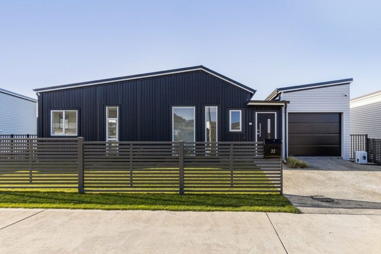 Photo of property in 32 Hokioi Drive, Kenepuru, Porirua, 5022