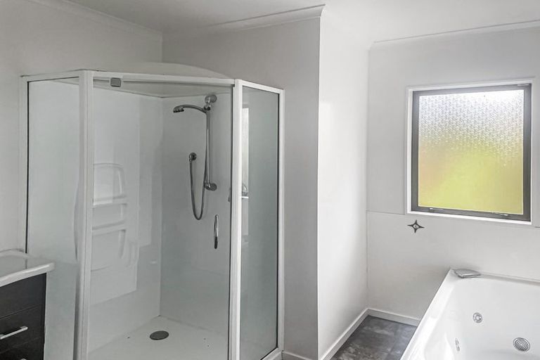 Photo of property in 150 Upper Fitzherbert Road, Wainuiomata, Lower Hutt, 5373