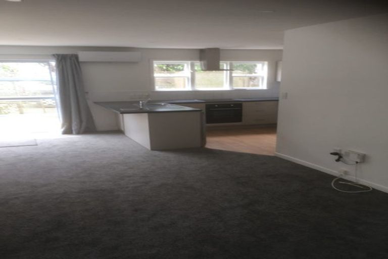 Photo of property in 461 East Coast Road, Murrays Bay, Auckland, 0630