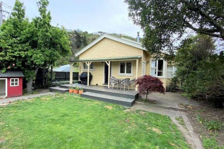 Photo of property in 19 Taupata Street, Redcliffs, Christchurch, 8081