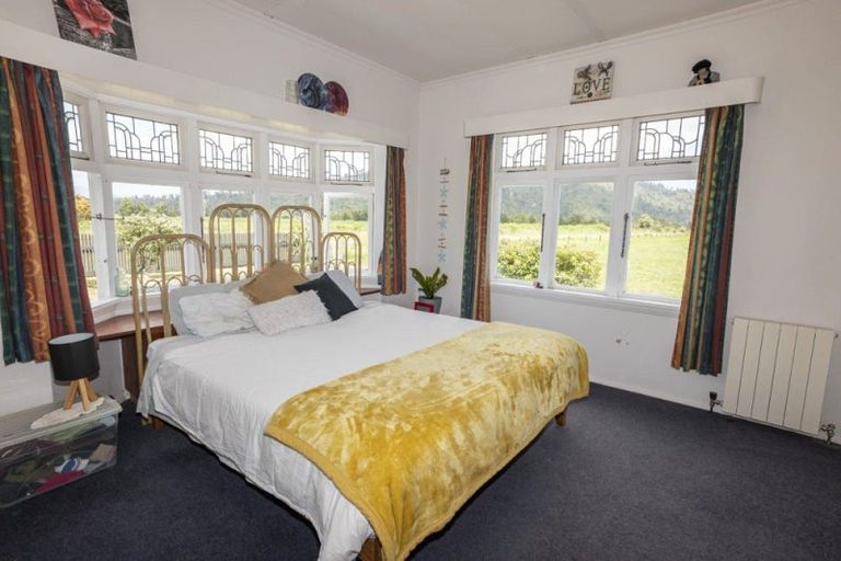 Photo of property in 8 La Fontaine Road, Harihari, 7884