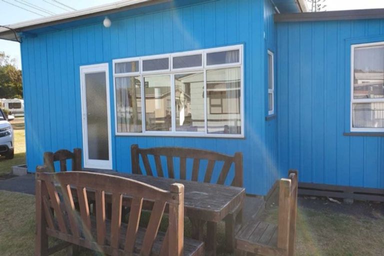 Photo of property in 11 Second Avenue, Urenui, 4377