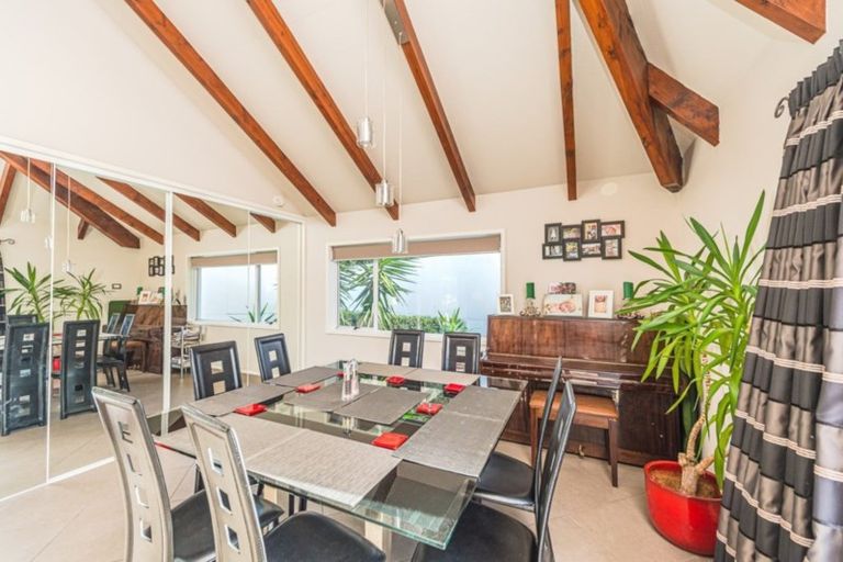 Photo of property in 2 Burtts Road, Durie Hill, Whanganui, 4500