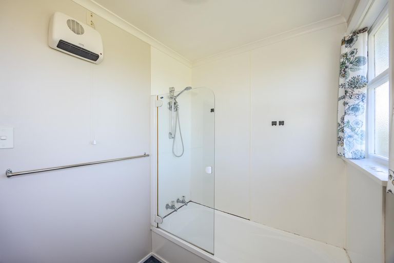 Photo of property in 1 Roach Street, Holmes Hill, Oamaru, 9401