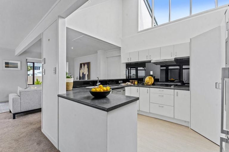 Photo of property in 1/62 Milford Road, Milford, Auckland, 0620