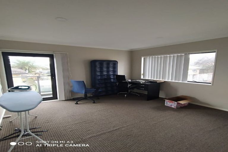 Photo of property in 12 Tavua Lane, Ranui, Auckland, 0612