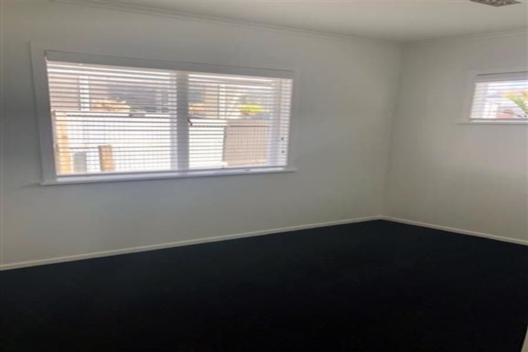 Photo of property in 22 Hepburn Road, Glendene, Auckland, 0602