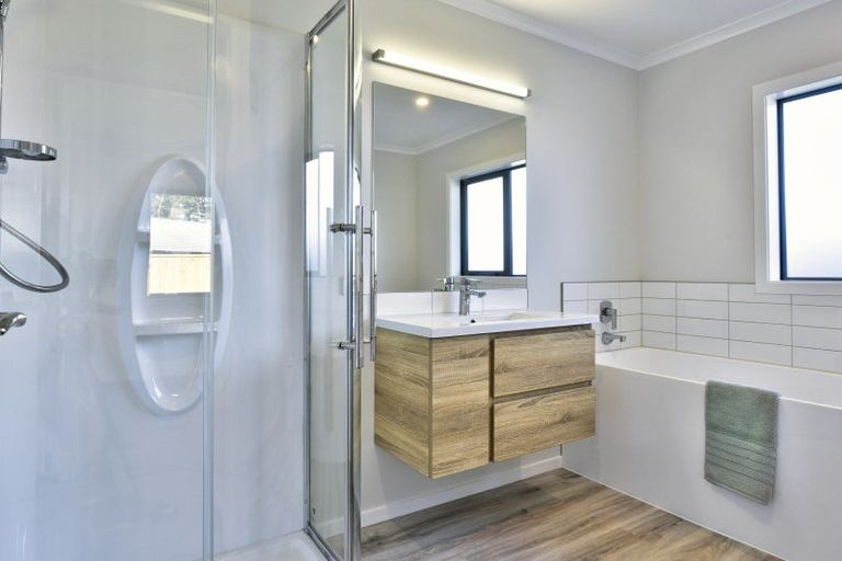 Photo of property in 14 Van Baarle Close, Carterton, 5713