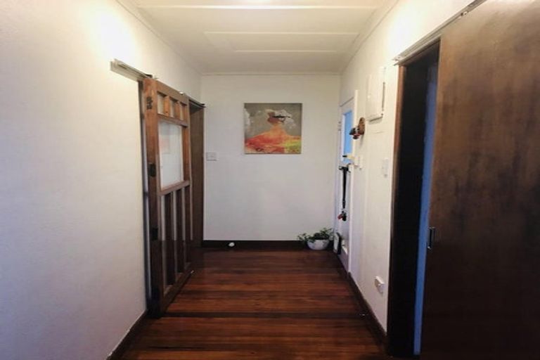 Photo of property in 1/8 Golf Road, New Lynn, Auckland, 0600